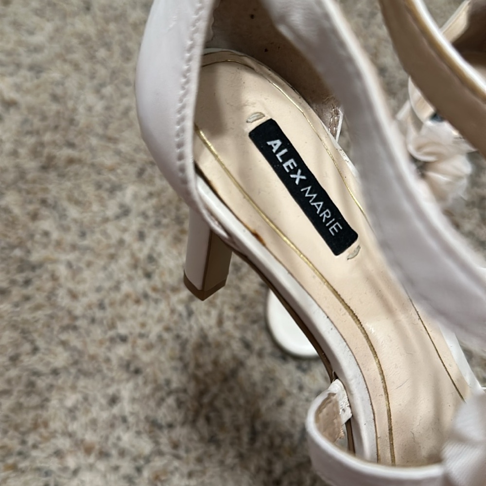 Elegant Cream Floral Women's Sandals - Picture 8 of 10